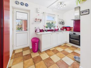 Kitchen- click for photo gallery